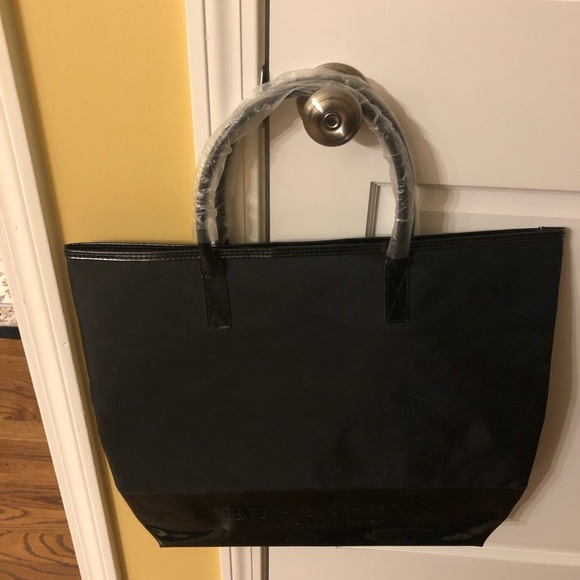 Burberry Handbags - Burberry Tote